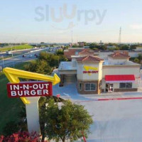 In-n-out Burger outside