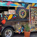 La Mexicana Food Truck outside
