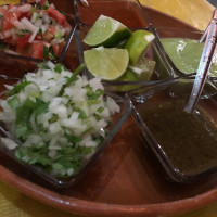 Tonicho's Taqueria food