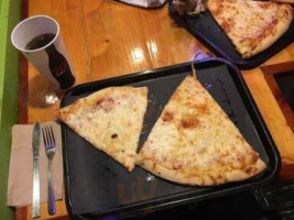 Leonardo's Pizza by the Slice food