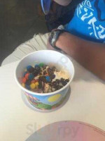 Yogurtland food