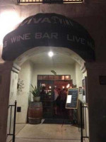 Vivavino outside