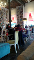 Letras Con Cafe inside