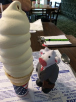 Renninger's Ice Cream Parlor and Restaurant food