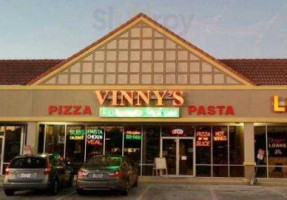 Vinny's Italian outside