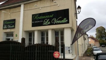 La Venelle outside