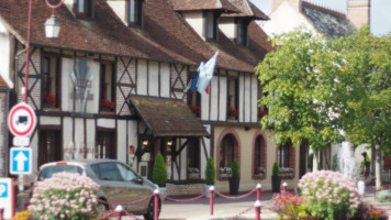 Auberge du Cheval Blanc outside