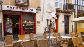 Café Bretón inside