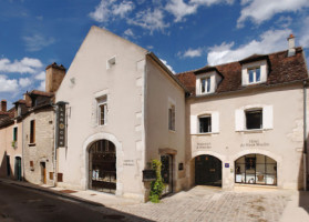 Hostellerie des Clos outside