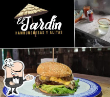 El Jardin Hamburguesas Y Alitas food