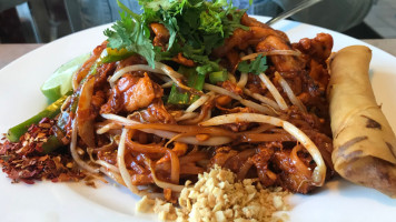 Surpryz Viet & Thai Cuisine food
