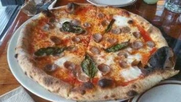 The Independent Pizzeria food
