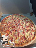Sergio's Pizza inside