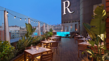 Goja Rooftop Experience Renaissance Barcelona food