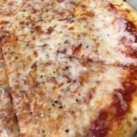 Dellanno's Italian Deli Pizza food