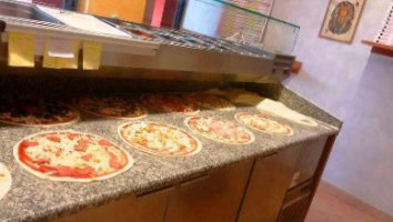 Pizzeria Il Gusto Della Pizza. Forno A Legna E Consegne A Domicilio food