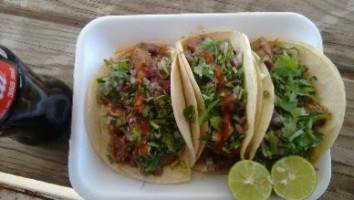Los Tacos Del Babby food