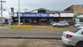 Panificadora El Tigre outside