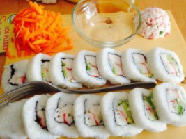 Sushi Los Plebes food