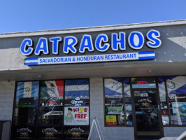 Catrachos outside