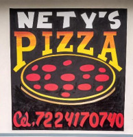 Nety's Pizza food
