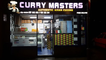 Curry Masters outside