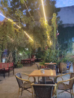 Şiraz Cafe inside