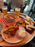 Aux Tables du Pere Lachaise food