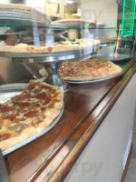 Fratelli's Pizzeria food