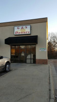 G S Donuts outside