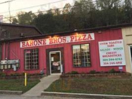 Barone Bros Pizza outside