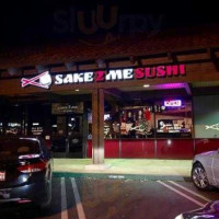 Sake 2 Me Sushi outside