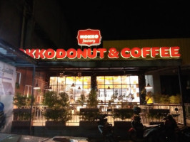 Mokko Factory Donut Coffee outside
