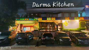 Dharma Kitchen outside