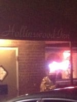 Hollinswood Inn Liquors outside