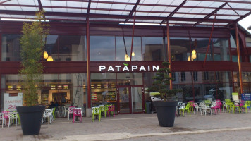 Patapain outside