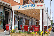 Canyes Restaurant inside