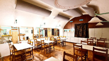 Restaurant des Caveaux inside