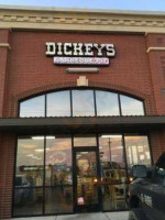 Dickey's Barbecue Pit outside