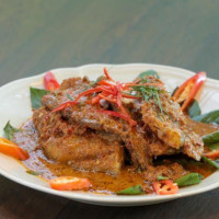 Baan Mai Rim Nahm food