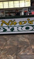Niro's Gyros outside
