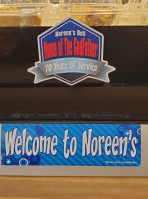 Noreen's Deli food