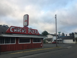 Chico's Pizza outside
