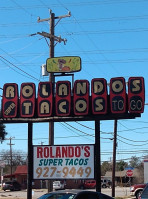 Rolando's Super Taco outside