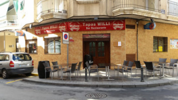 Tapas Willy outside