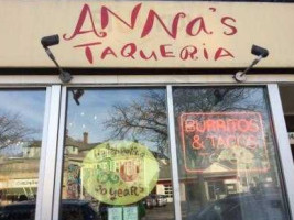 Anna's Taqueria outside