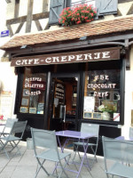 Le Bistrot a Crepes inside