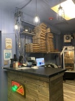 Shopey's Pizza inside