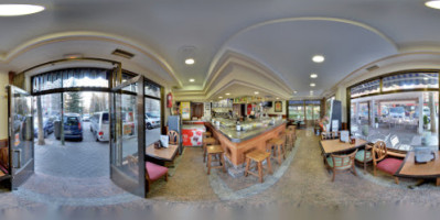 Las Murallas Tapas Bar Restaurante inside