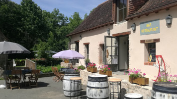 La Taverne Des Grottes outside